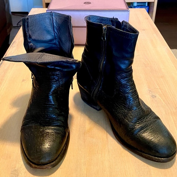 H by Hudson black leather ankle boots - Picture 6 of 6